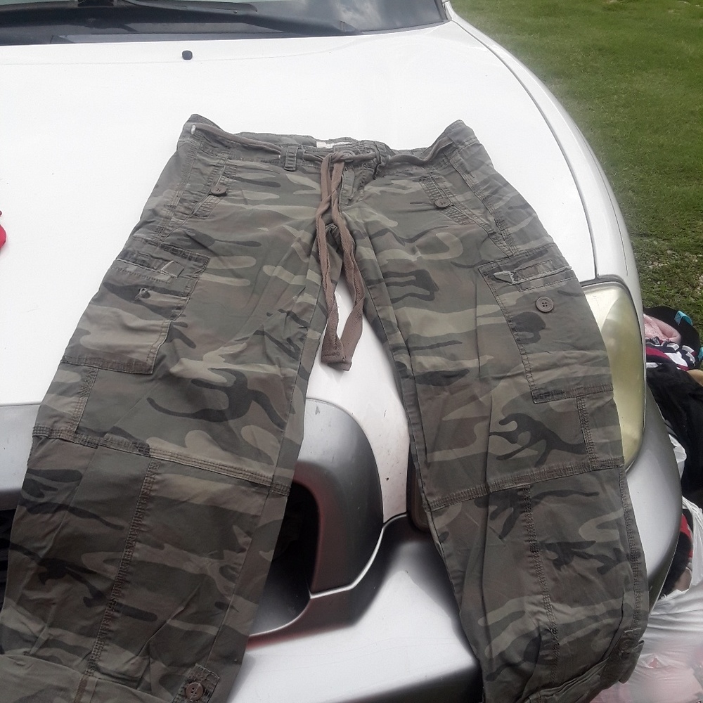 Nwot Charlotte russe camo capris
